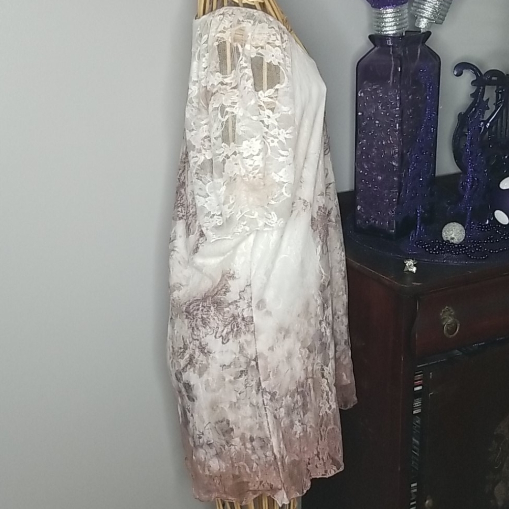 Dressbarn Large Short Sleeve Mauve, Tan & Cream Floral Lace Overlay Tunic Top - Picture 4 of 10